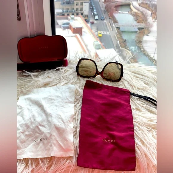 Authentic Gucci sunglasses - Picture 4 of 9